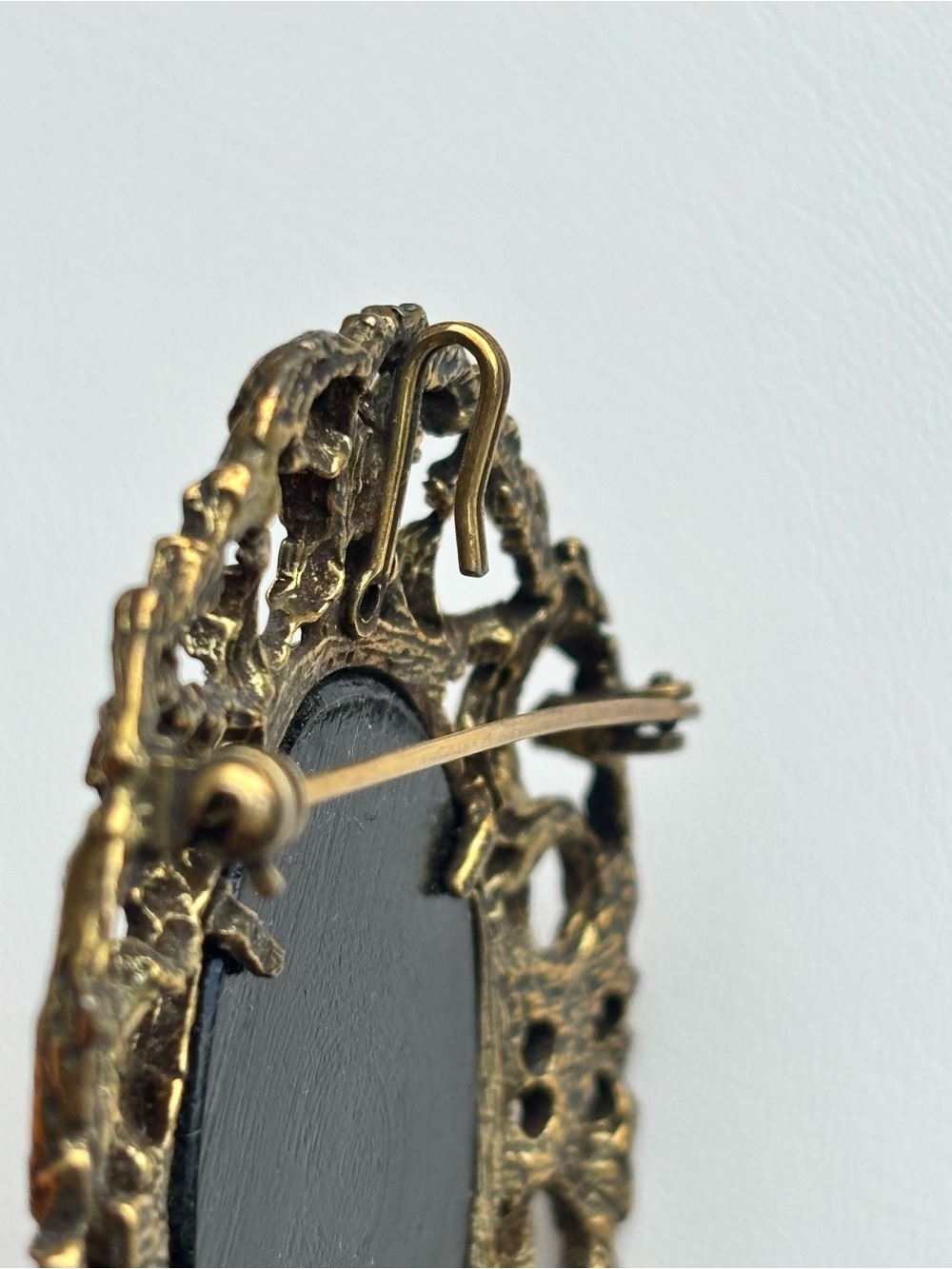 Vintage Van S Authentics Gold Tone Filigree Floral Cameo Statement Brooch 3” - Picture 8 of 12